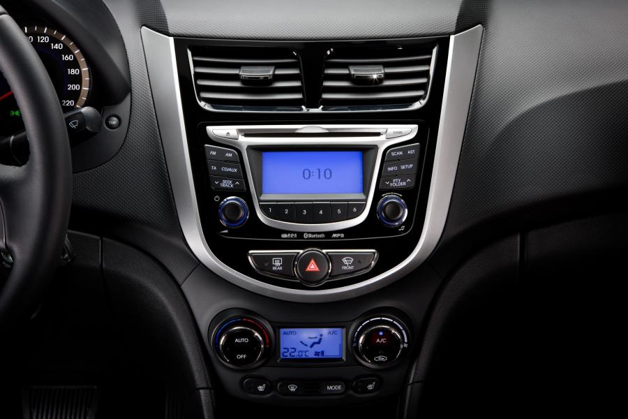  Hyundai Solaris 2011 года  (фото 13 из 45)